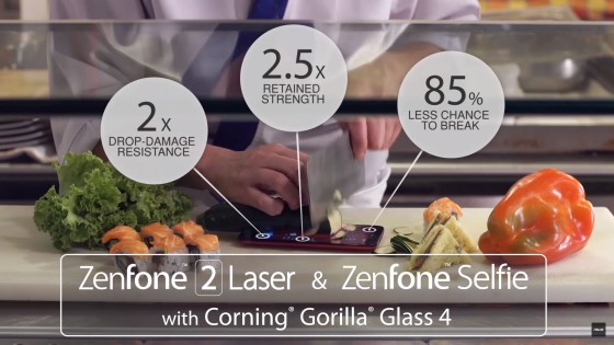 Стекло Gorilla Glass 4 способно обеспечить надлежащую защиту от царапин, даже когда используется колун